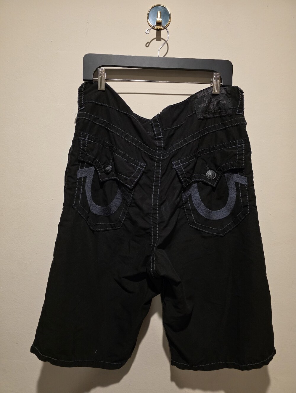 TRUE RELIGION Mens Big T Board Shorts Swim Trunks Black Horseshoe Size 36